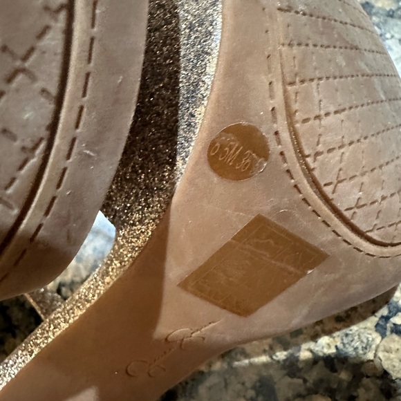 Jessica Simpson Heels - Picture 2 of 5